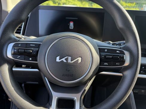 Used 2025 Kia Sportage LX FWD image 27
