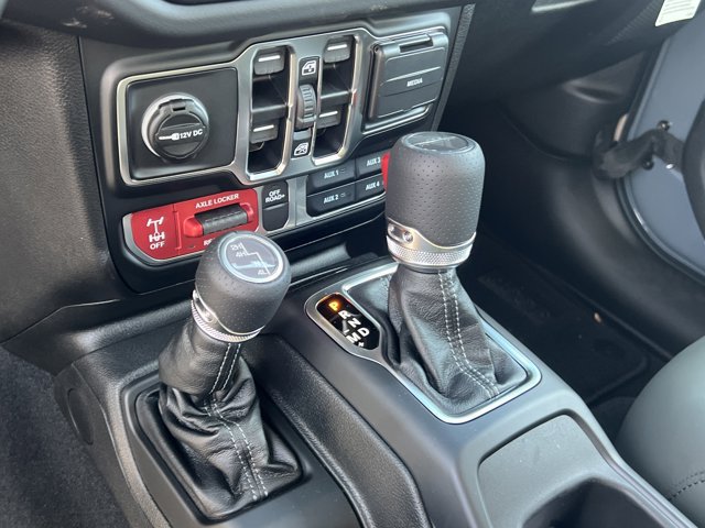 New 2026 Jeep Gladiator Mojave w/ Steel Bumper Group AWD/4WD image 26
