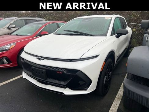 Used 2024 Chevrolet Equinox EV RS image 2