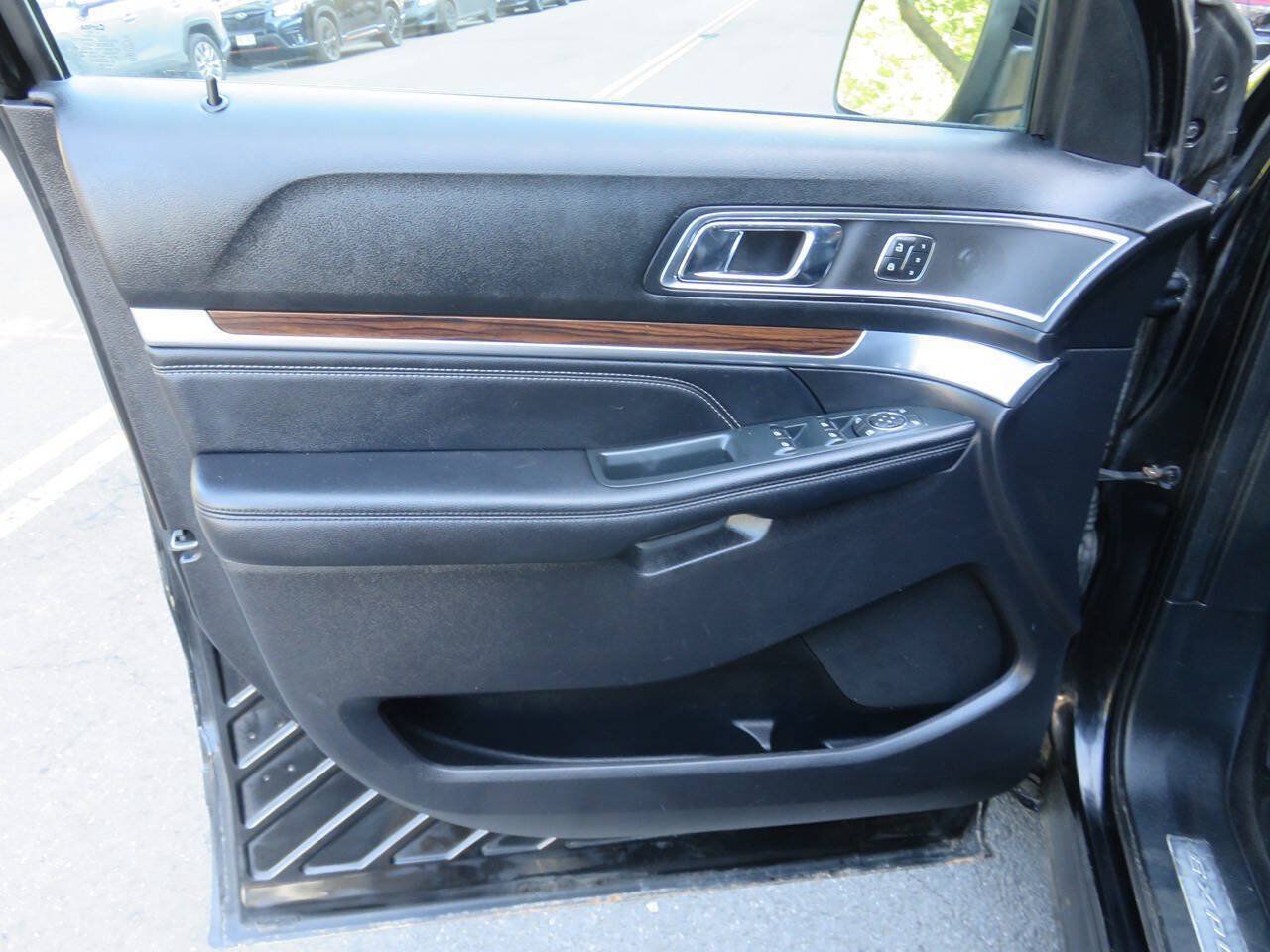 Used 2018 Ford Explorer Limited w/ Equipment Group 301A AWD/4WD image 28