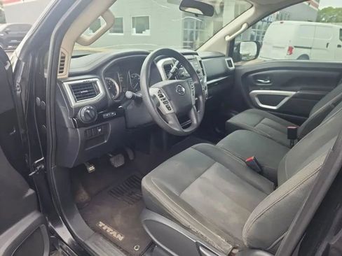 Used 2017 Nissan Titan SV image 6