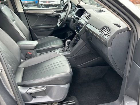 Used 2024 Volkswagen Tiguan SE FWD image 18