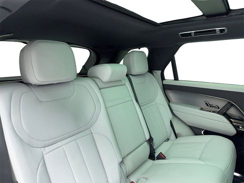 Used 2025 Land Rover Range Rover Sport image 45