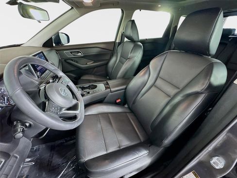 Certified 2021 Nissan Rogue SV w/ Premium Package FWD image 11