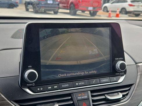 Used 2025 Nissan Altima 2.5 SV image 24