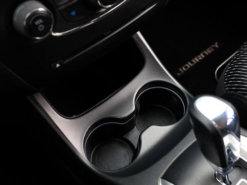 Used 2016 Dodge Journey SE w/ Flexible Seating Group image 40