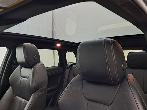 Used 2019 Land Rover Range Rover Evoque image 7