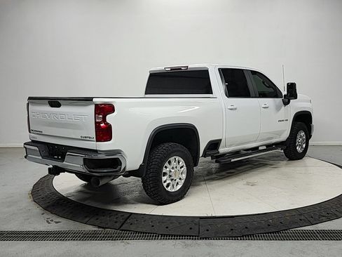 Used 2024 Chevrolet Silverado 2500 LT AWD/4WD image 7
