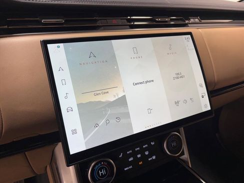 Used 2023 Land Rover Range Rover Long Wheelbase SE image 17