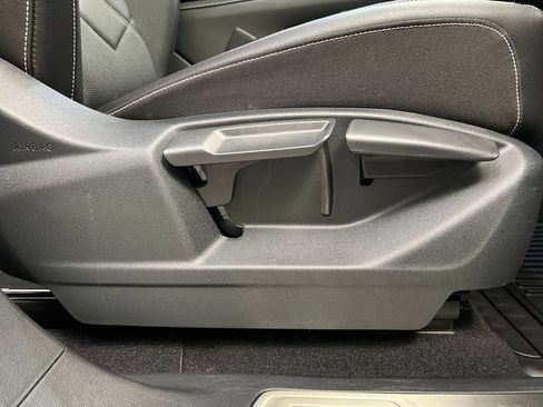 Used 2026 Volkswagen Atlas SE FWD image 33