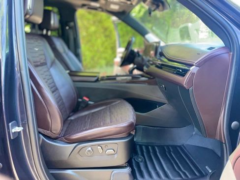 Used 2022 Cadillac Escalade Sport Platinum AWD/4WD image 25