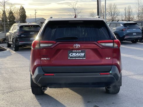 Used 2021 Toyota RAV4 XLE Premium image 6