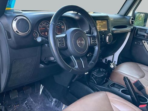 Used 2017 Jeep Wrangler Unlimited Sahara AWD/4WD image 15