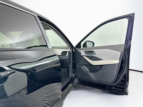 Used 2023 Nissan Rogue SV image 30