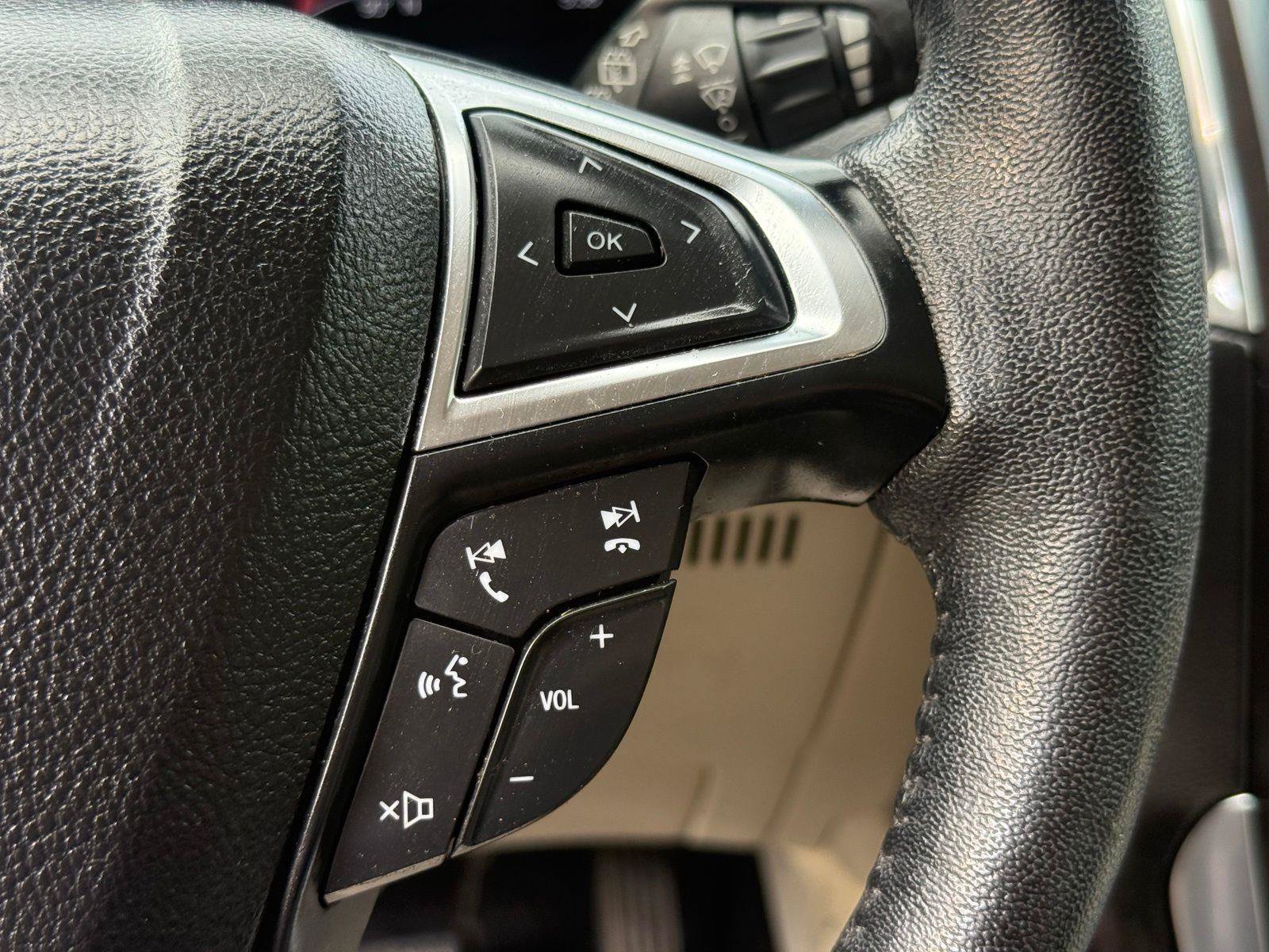 Used 2020 Ford Edge Titanium FWD image 39