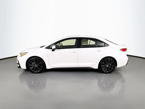 Certified 2025 Toyota Corolla SE w/ SE Premium Package AWD/4WD image 4