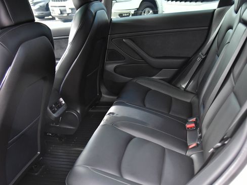 Used 2020 Tesla Model 3 Standard Range RWD image 32