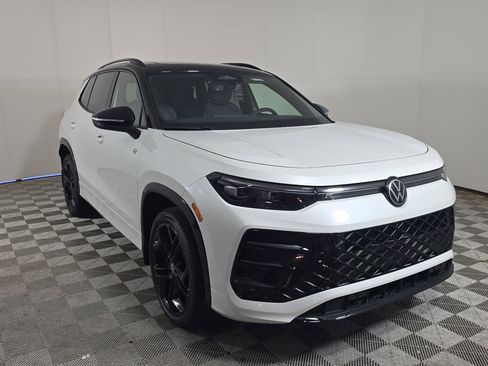 New 2026 Volkswagen Tiguan SE R-Line AWD/4WD image 1