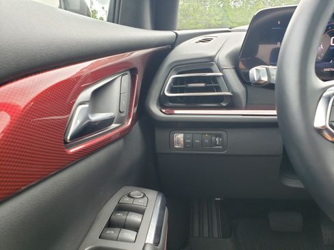 Used 2024 Chevrolet Traverse Z71 w/ LPO, Floor Liner Package AWD/4WD image 16