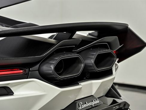 Used 2024 Lamborghini Revuelto AWD/4WD image 31