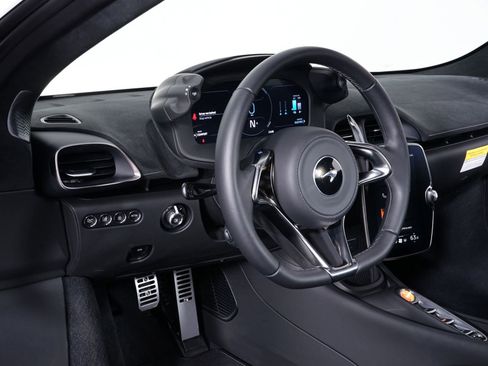 New 2026 McLaren Artura image 7