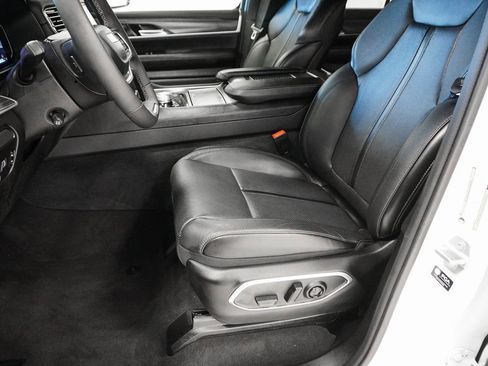 Used 2024 Jeep Wagoneer Series III w/ Flexible Seating Group image 14