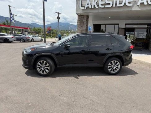 Used 2020 Toyota RAV4 XLE Premium w/ Carpet Mat Package AWD/4WD image 4