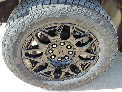 New 2026 GMC Hummer EV 4x4 Crew Cab image 9