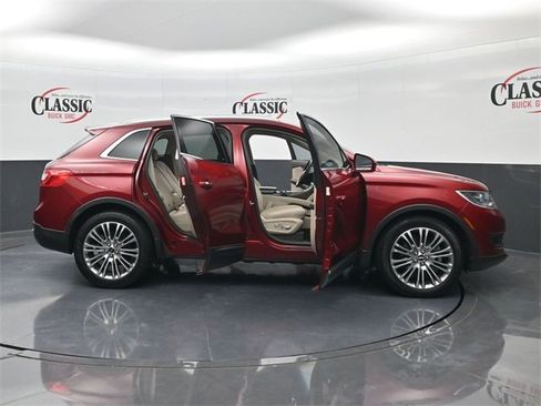 Used 2018 Lincoln MKX Reserve w/ Lincoln MKX Climate Package image 31