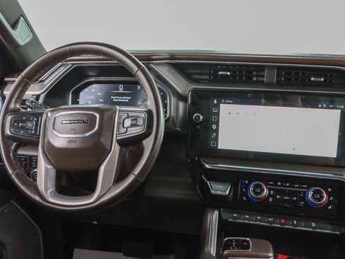 Used 2025 GMC Sierra 1500 Denali w/ Technology Package AWD/4WD image 18