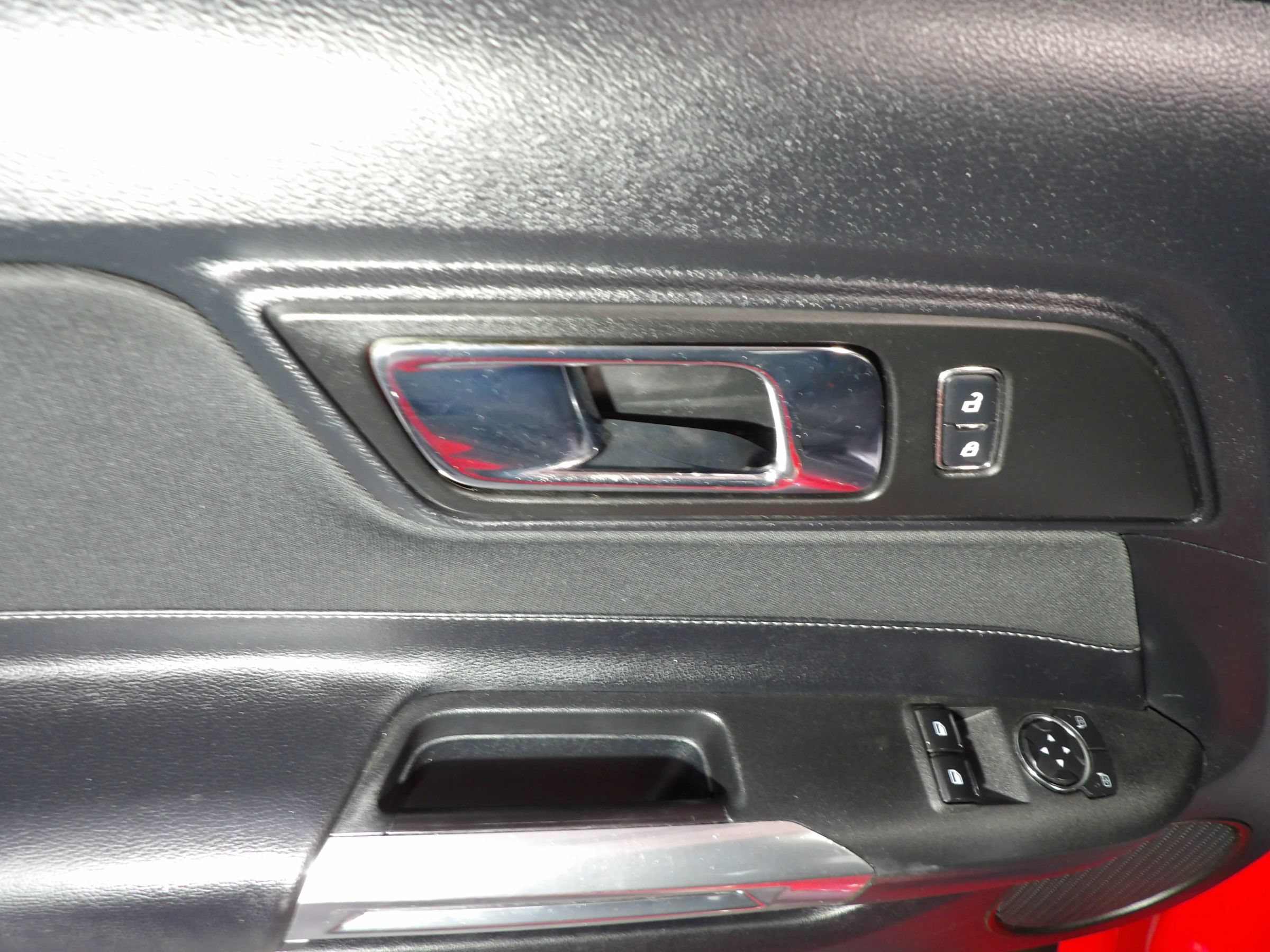 Used 2015 Ford Mustang Coupe RWD image 8