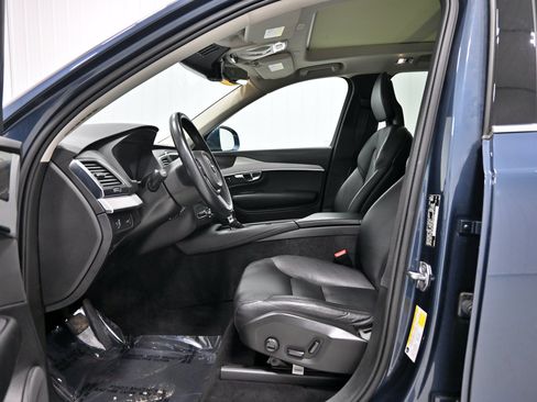Used 2021 Volvo XC90 T5 Momentum w/ Climate Package AWD/4WD image 5