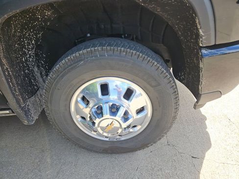 Used 2025 Chevrolet Silverado 3500 High Country w/ High Country Premium Package image 4