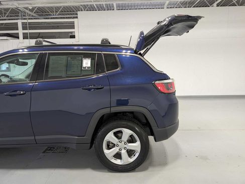 Used 2020 Jeep Compass Latitude w/ Cold Weather Group AWD/4WD image 11