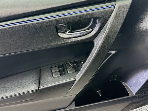 Used 2018 Toyota Corolla SE FWD image 15