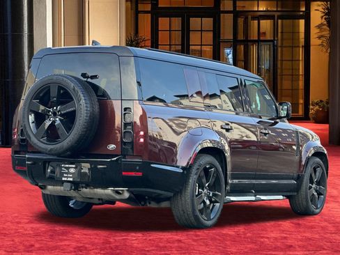 Used 2023 Land Rover Defender 130 X-Dynamic SE image 10