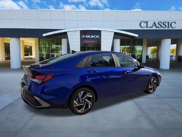 Used 2025 Hyundai Elantra Sport FWD image 8