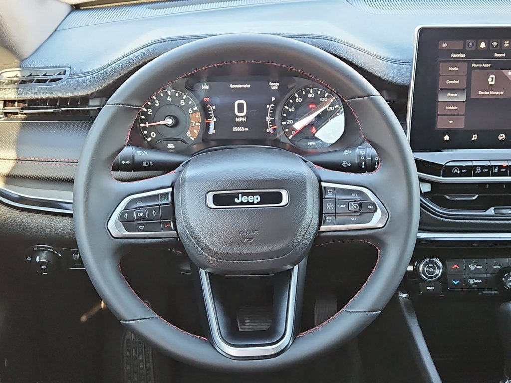 Used 2025 Jeep Compass Trailhawk AWD/4WD image 20