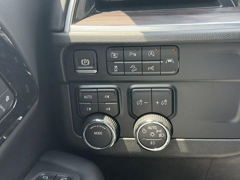 Used 2025 Chevrolet Tahoe Z71 AWD/4WD image 12