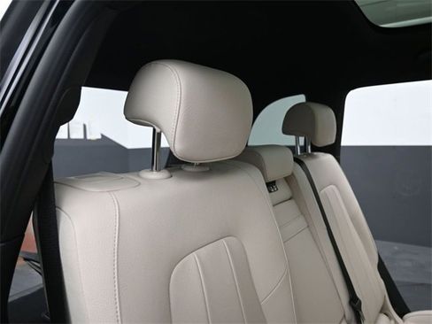 Used 2021 Mercedes-Benz GLB 250 4MATIC image 27