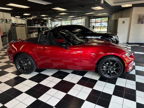 Used 2016 MAZDA MX-5 Miata Club RWD image 4