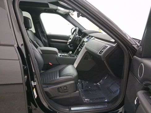 Used 2025 Land Rover Discovery Dynamic SE image 33
