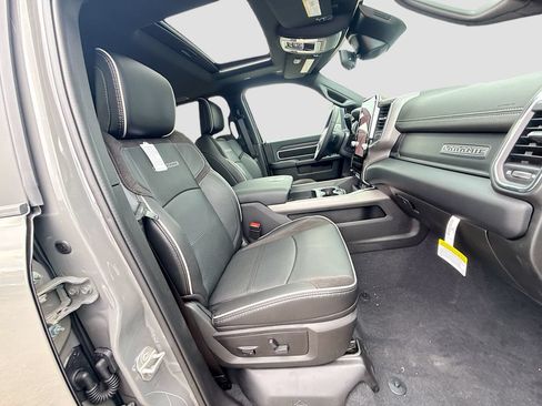 New 2026 RAM 3500 Laramie AWD/4WD image 31