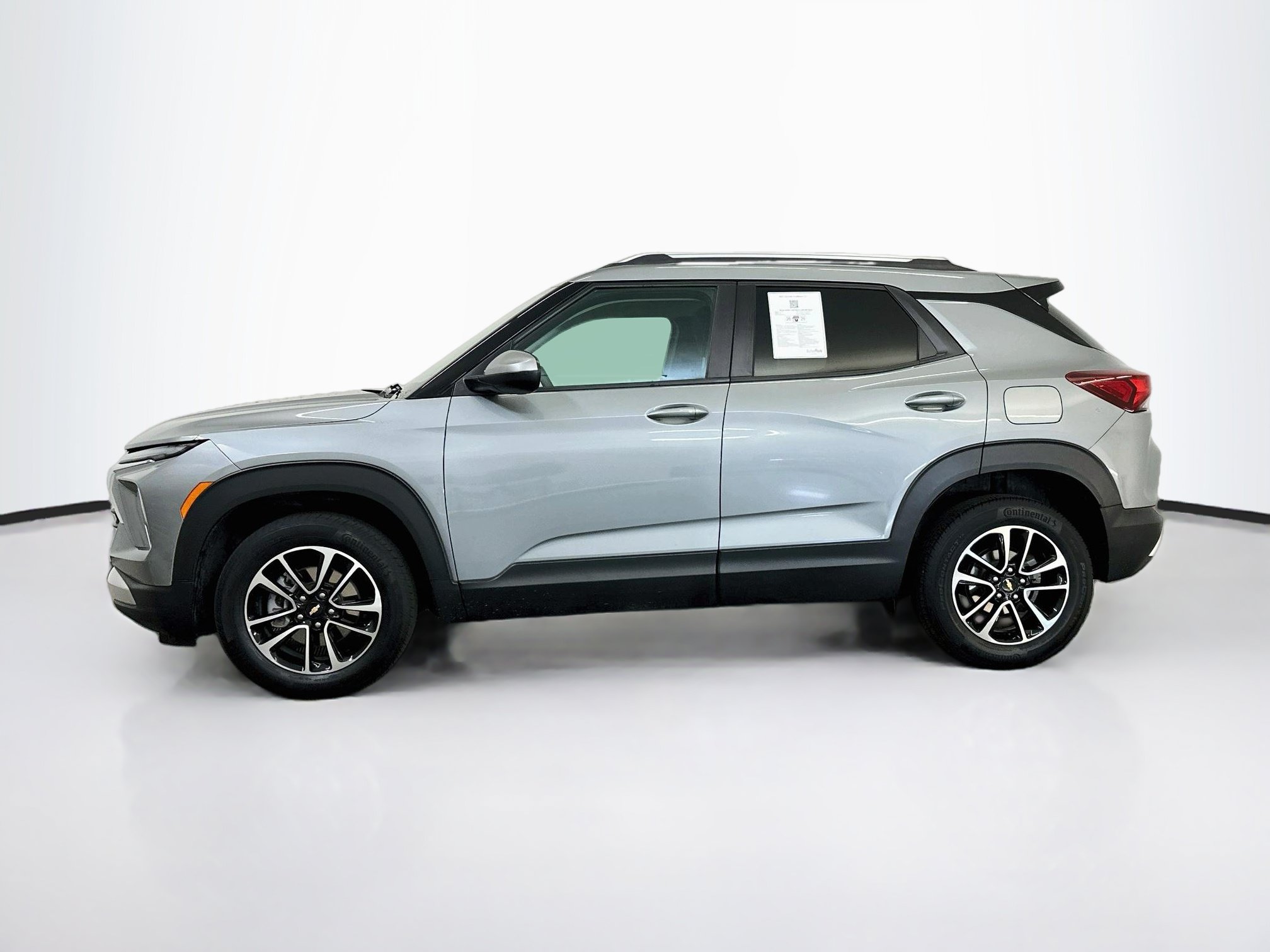 Used 2025 Chevrolet TrailBlazer LT AWD/4WD image 4