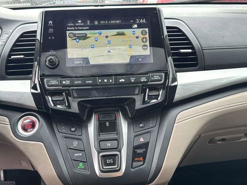 Used 2018 Honda Odyssey Touring image 15