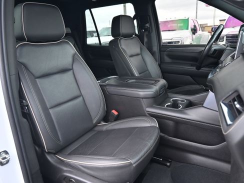 Used 2022 GMC Yukon SLT w/ SLT Premium Package image 18