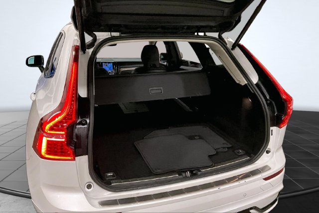 Certified 2024 Volvo XC60 B5 Plus w/ Protection Package Premier AWD/4WD image 7