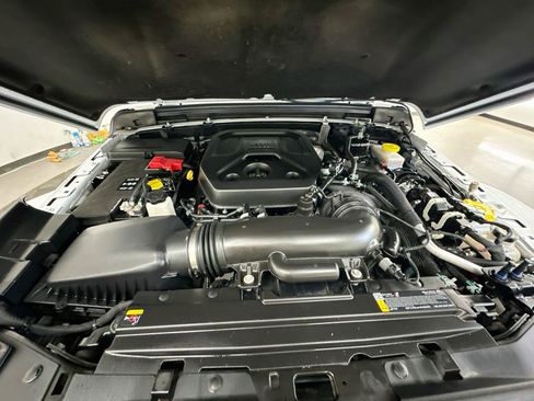 Used 2025 Jeep Wrangler Unlimited Sahara AWD/4WD image 33