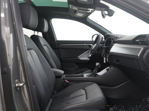 Used 2025 Audi Q3 2.0T Premium image 12