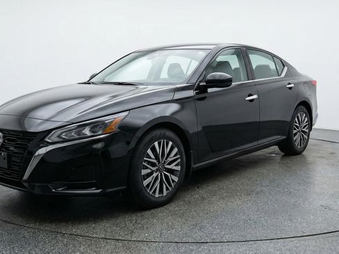 Used 2025 Nissan Altima 2.5 SV image 3